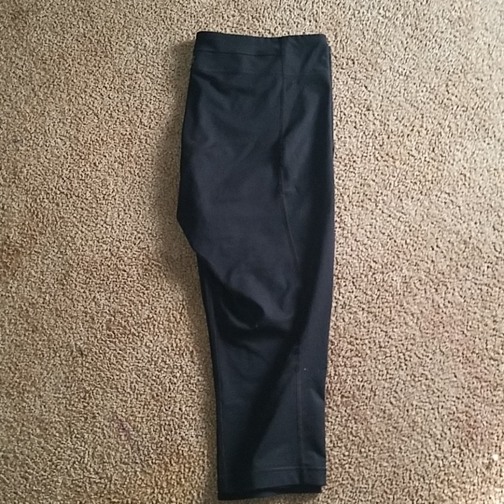Black capri active pants